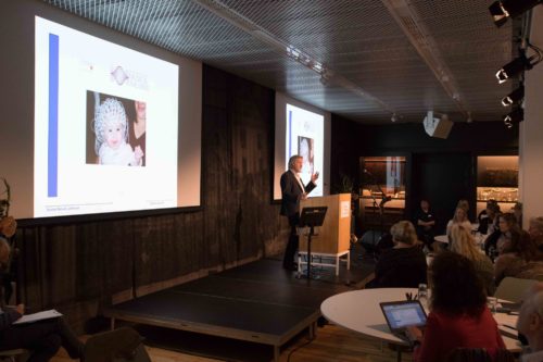Professor emeritus Gunnar Bjursell ved Karolinska Institutet i Stockholm fortalte forsamlingen ved konferansen kunst, mestring og omsorg i Bergen om den kulturelle hjernen.