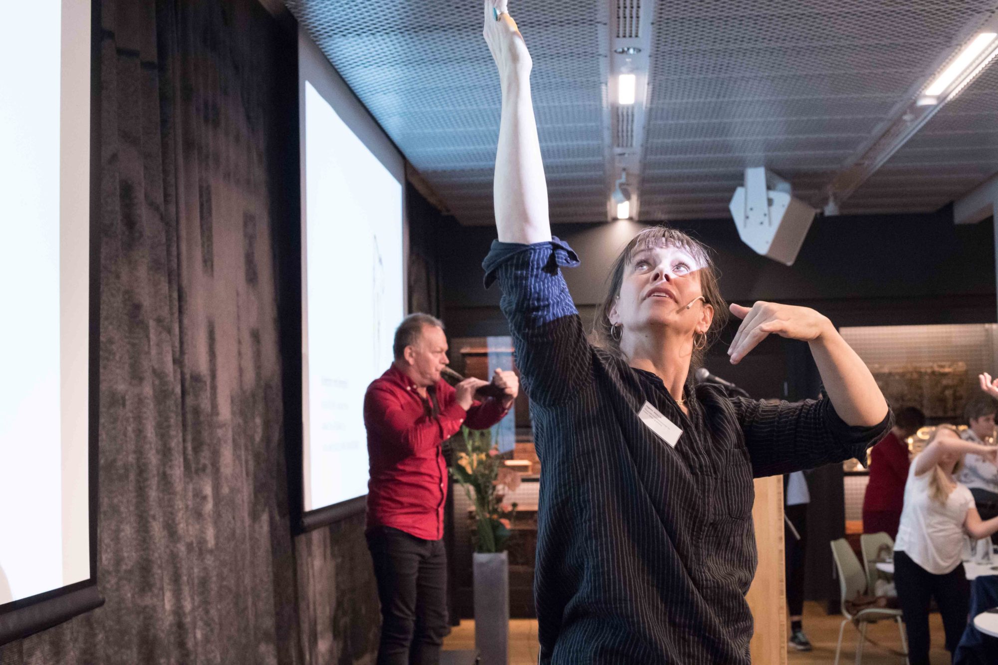 Danser og koreograf Anna C.N. Hegdahl under konferansen kunst, mestring og omsorg i Bergen. Foto: Thor Brødreskift