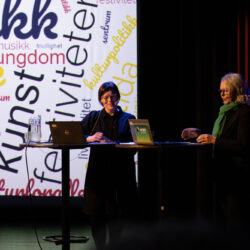Ph.d. Bente Irene Løkken og debattleder Nina Kjeøy.