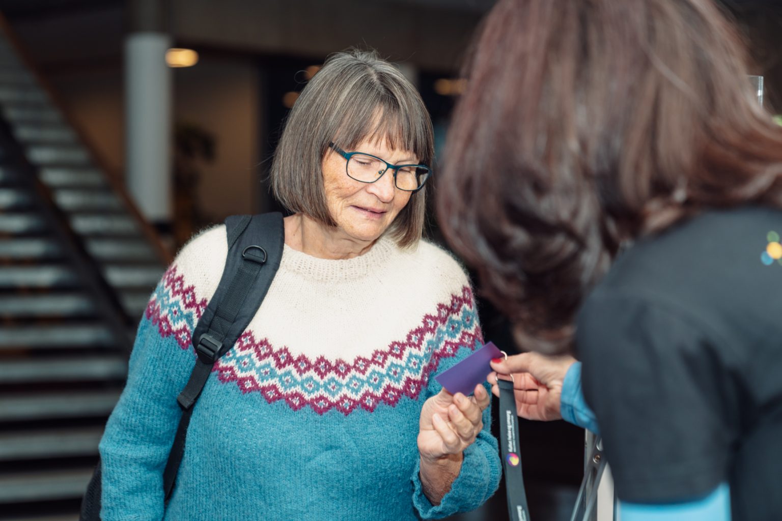 Katrine Homdrum ønsker deltakerne velkommen til Nasjonalt kompetansesenter for kultur, helse og omsorg sitt 10- års jubileum. Foto: Christian Trustrup, TA-Kreativ.