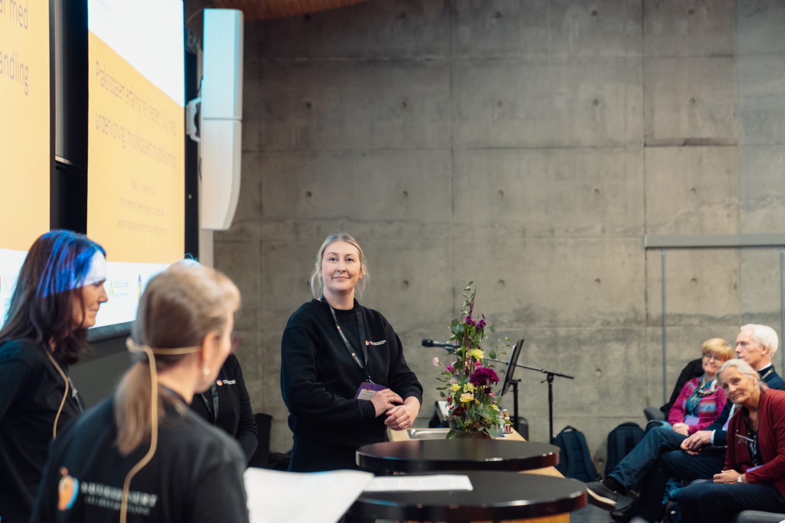 Charlotte Stav står foran i en forelesningssal. Christian Trustrup, TA-Kreativ.