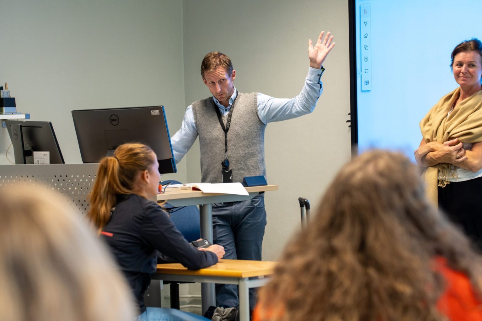 Vegar Rangul og Grete Daling underviser studentene ved videreutdanningene "Musikkbasert miljøbehandling" og "Kunst og kultur i helse og omsorg". Foto.