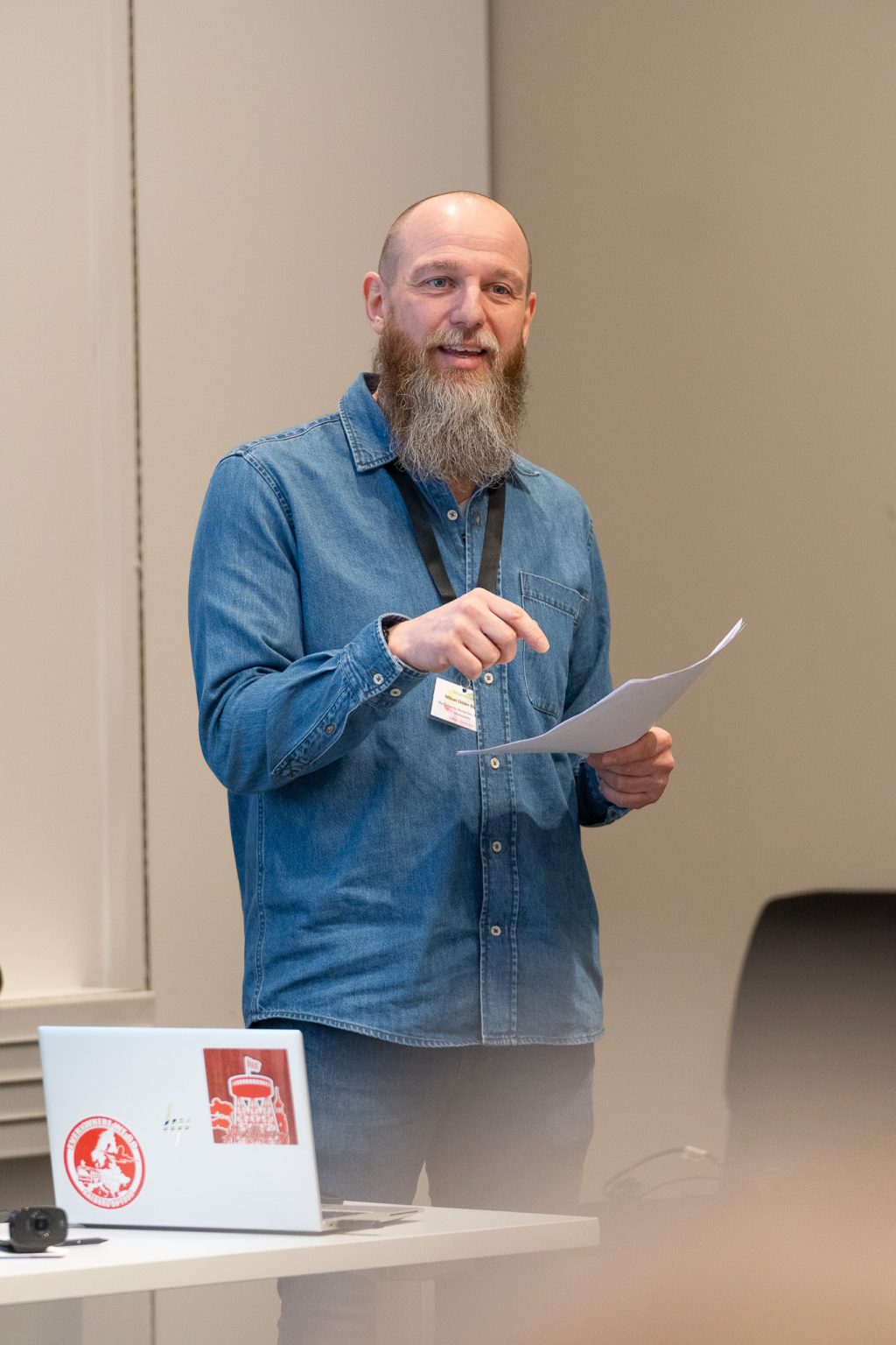 Mikael Odder Nilsen holde foredrag.