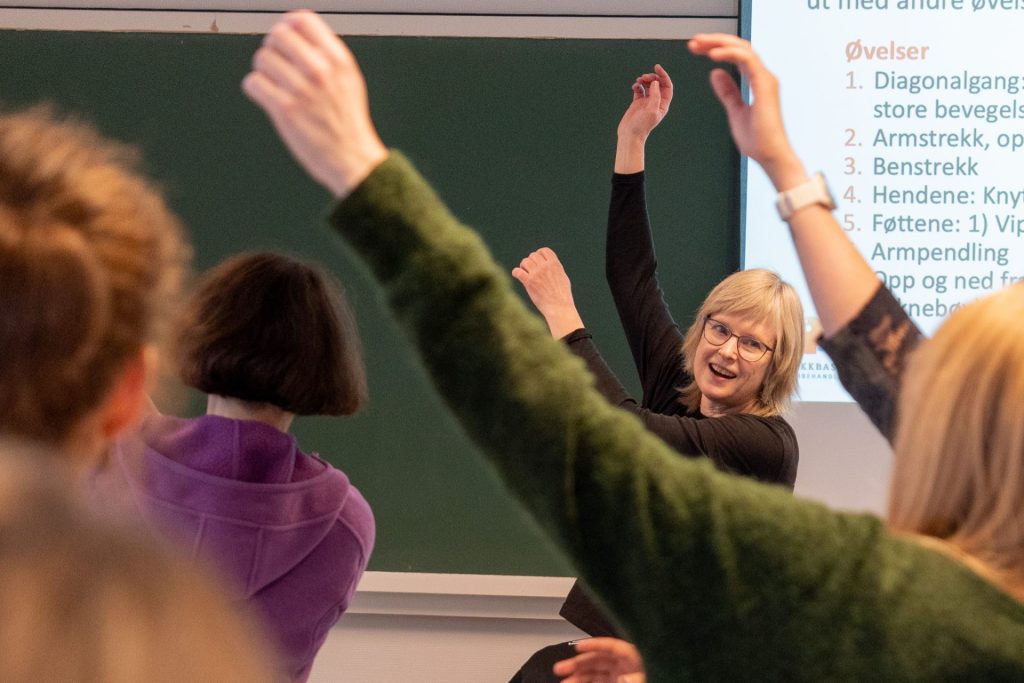 Helene Waage underviser på videreutdanningen "Musikkbasert miljøbehandling".