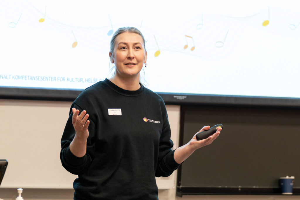 Charlotte Stav underviser i musikkbasert miljøbehandling.